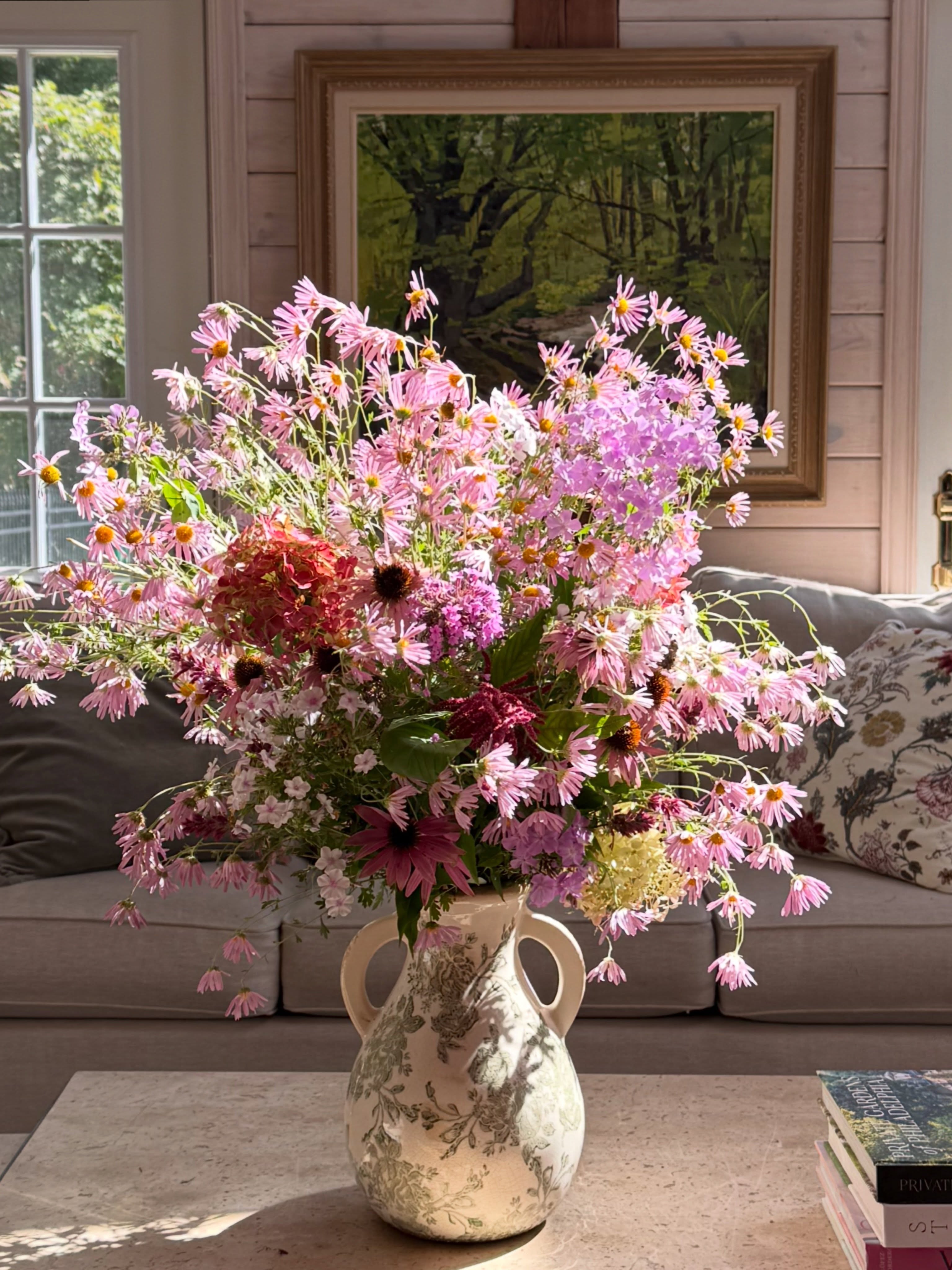 Cloud of hardy mums with other pink goodies in a @joannagaines vase bought while visiting my daughter in Texas last year.
.
.
 (Chrysanthemum xrubellum 'Clara Curtis')
.
.
#magnoliahome #flowerinspiration #fallflowers #houseandgarden #floralinspo